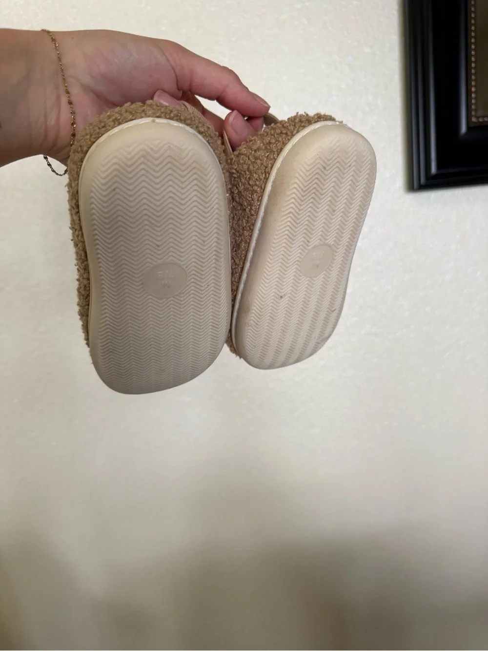 Wondershop toddler Xmas slippers